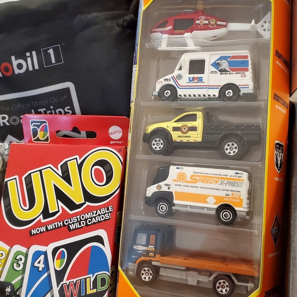 NEW Matchbox Cars & Uno Mobile One Road Trip Kit - Picture 2 of 12